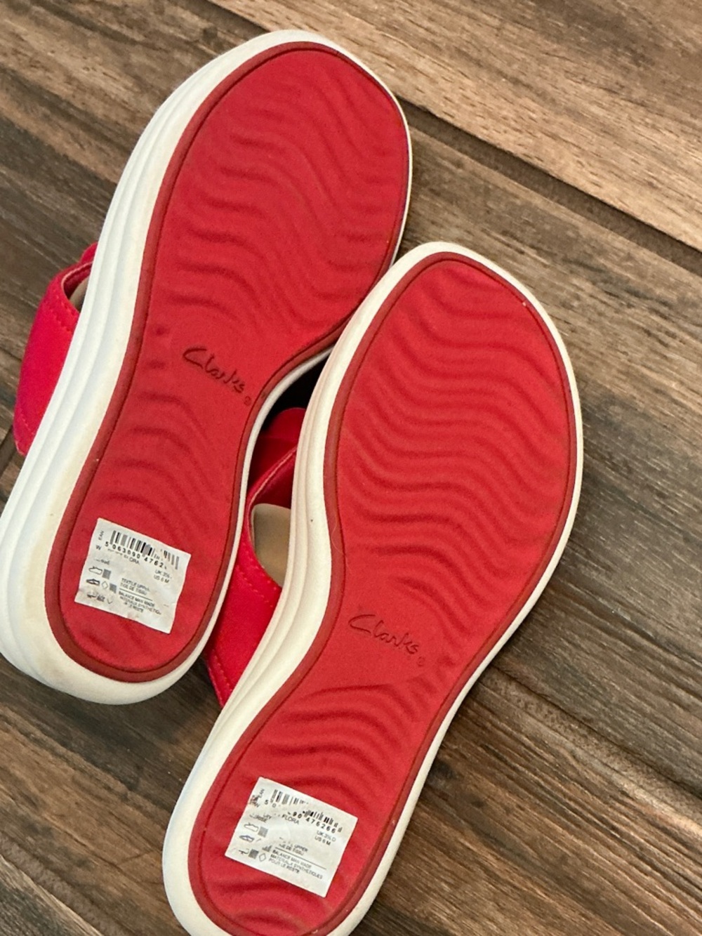Clarks Red Floral Cloudsteppers Sandals - Picture 4 of 7